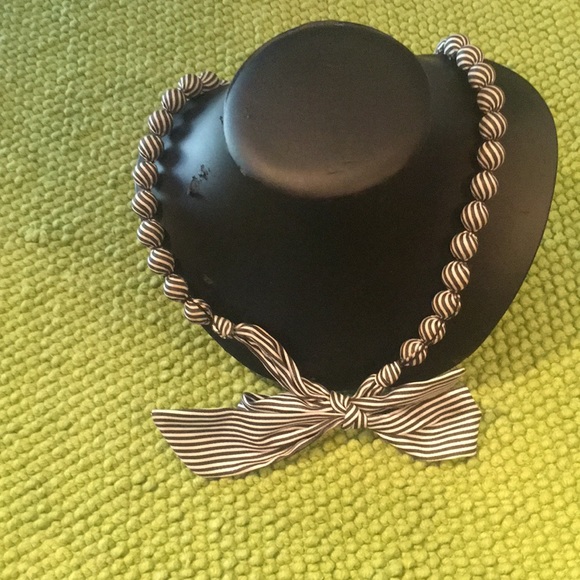 Accessories - Unique black and white clothed beads with bow